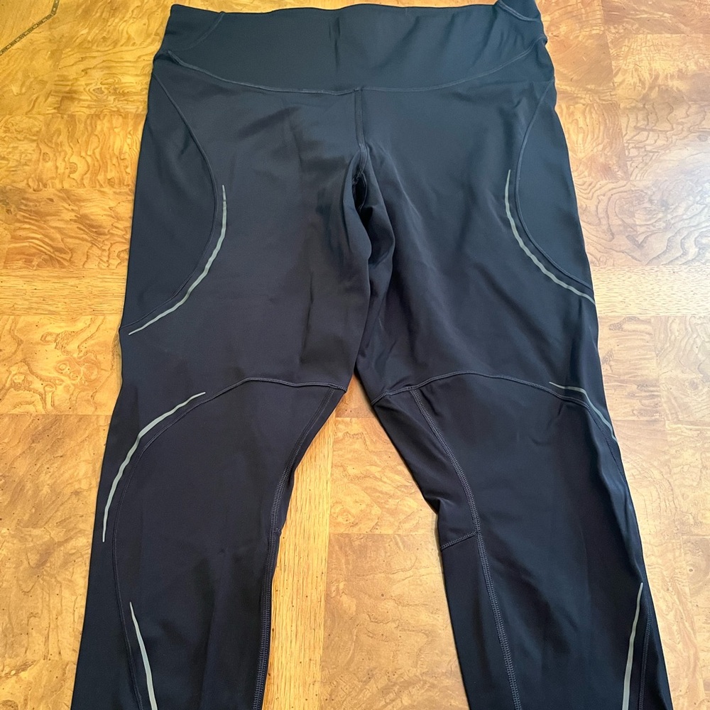 NWOT base pace hi rise 25” tight reflective